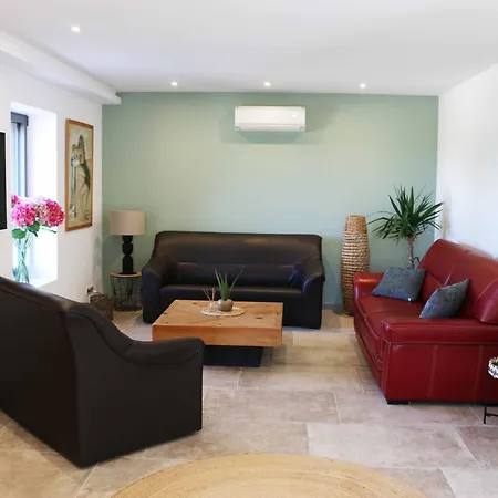 Mas Des Papillons En Provence Holiday home *